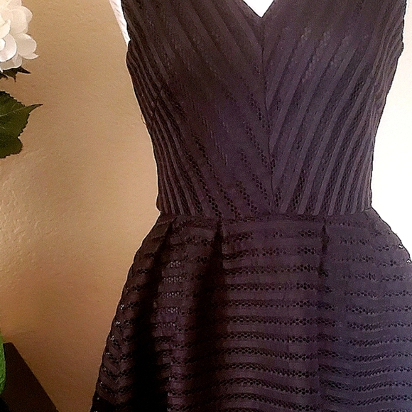 H & M Sleeveless V-Neck dress - Picture 1 of 4